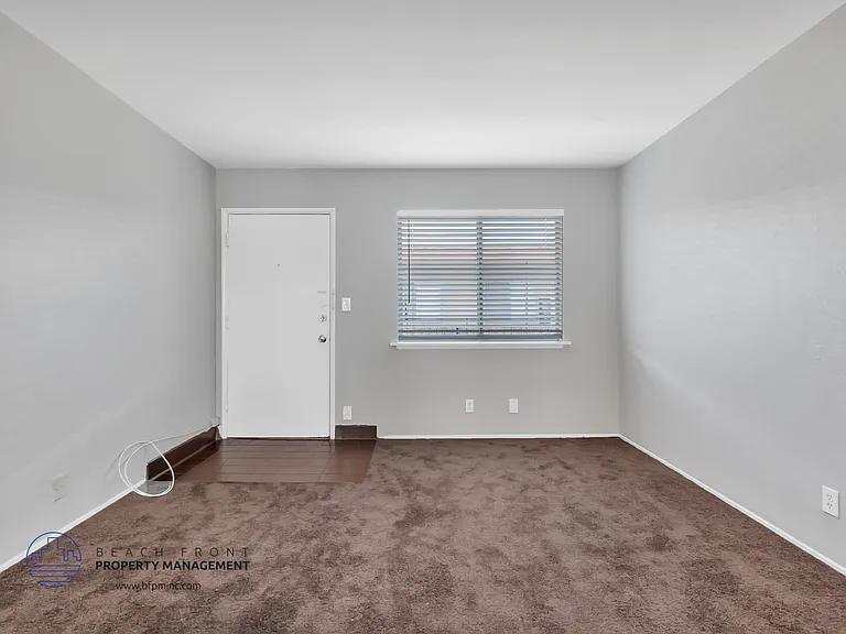 228 West Carson — Photo 20