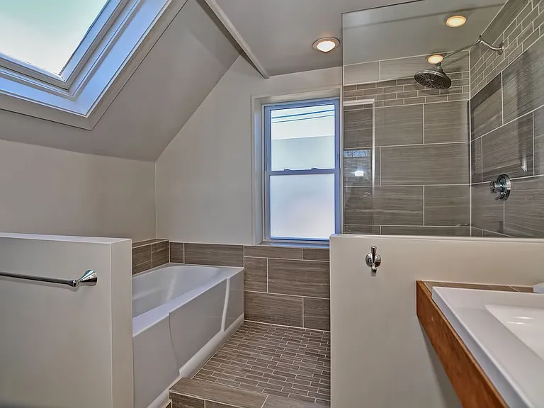 660 Washington St — Photo 34