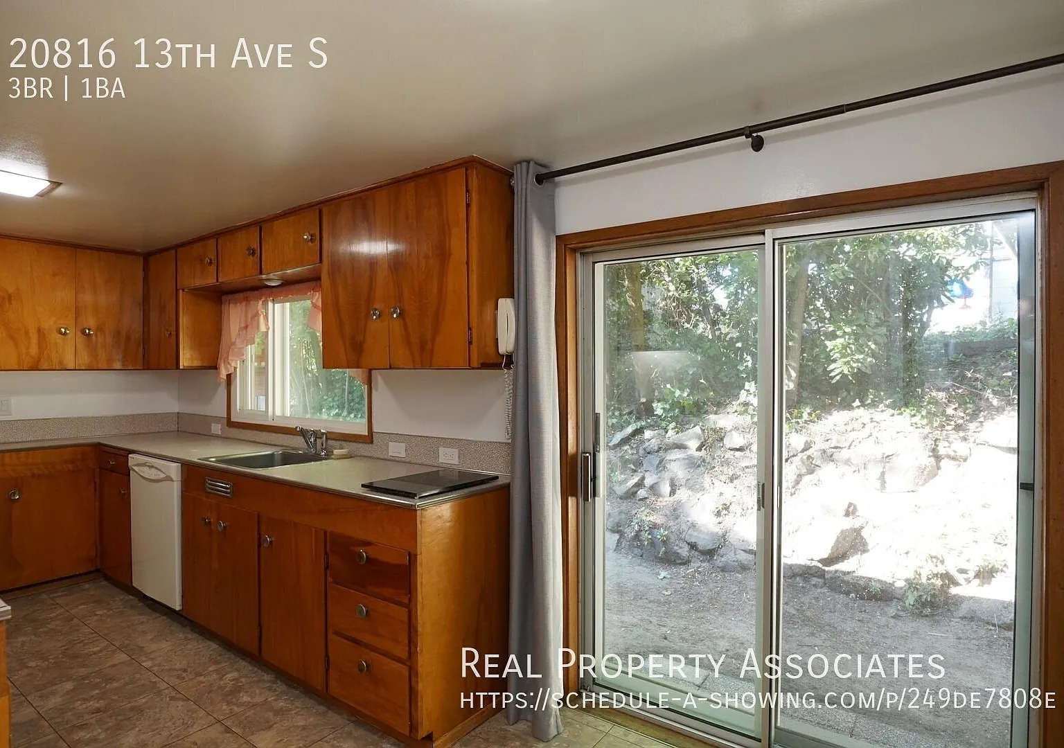 Large Three Bedroom Home with Two Fireplaces and a Carport — Photo 4