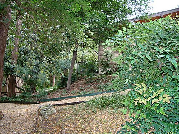 4th image of 3923 Belvoir Cir