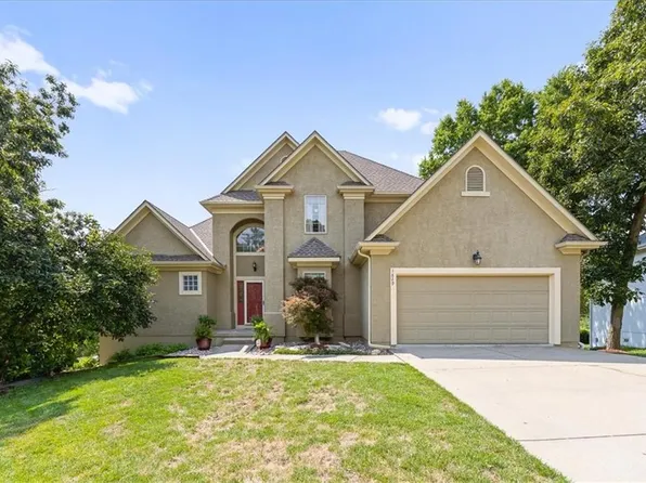 1829 SW Twincreek Pl, Blue Springs, MO 64015