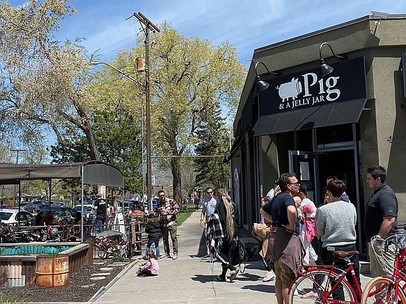 Pig & Jelly Jar Restaurant