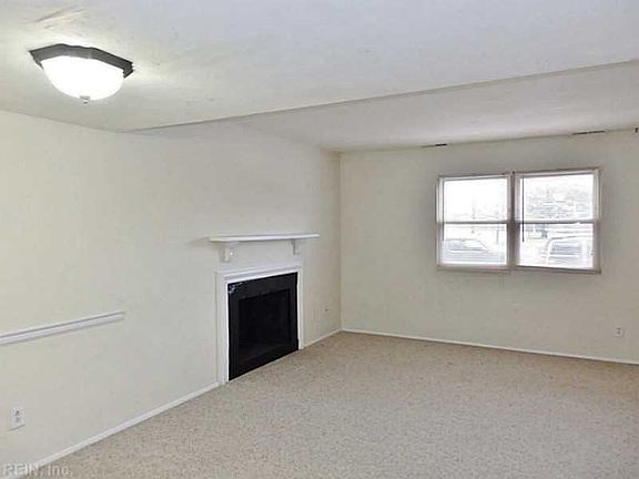 5th image of 823 Cathedral Dr