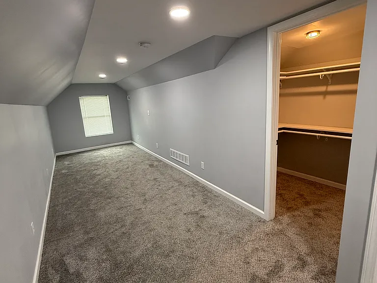 2105 Dewey Ave — Photo 8