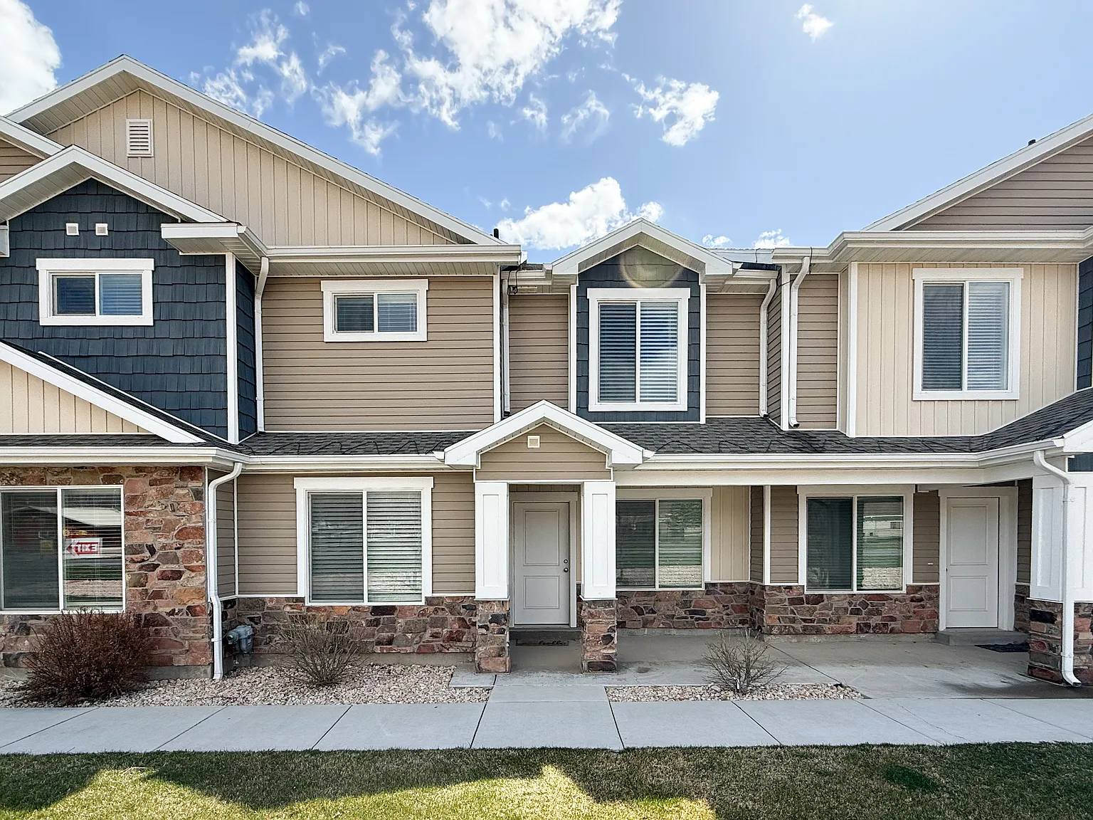 3 bed, 2.5 bath, 1650 sqft, $1,750 — Photo 2