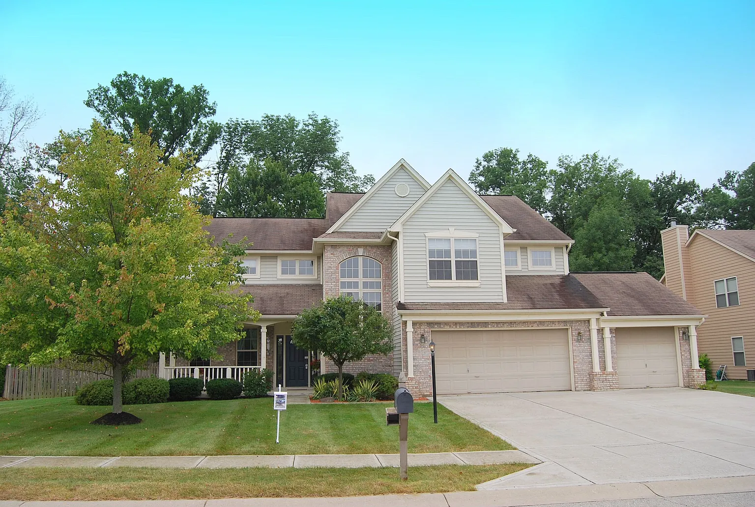 8218 Briarhill Ln photo 1