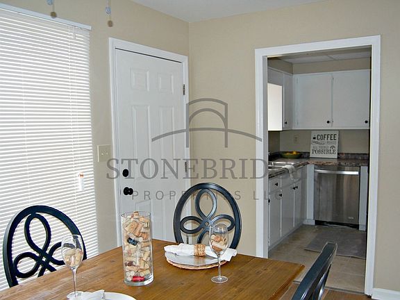5th image of 202 Hillsboro Ln