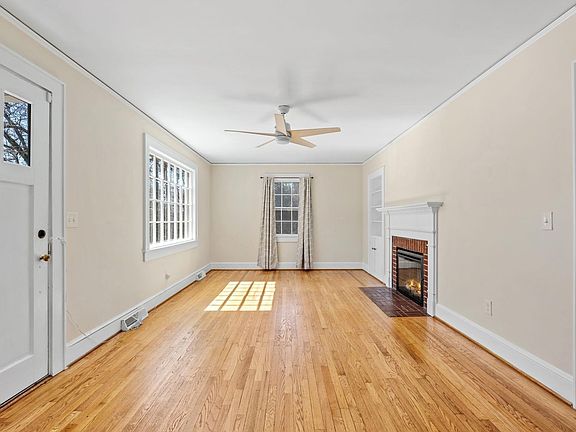 4th image of 201 Augusta St