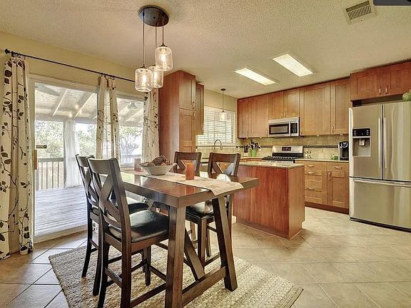4th image of 1705 Oakmont Ln