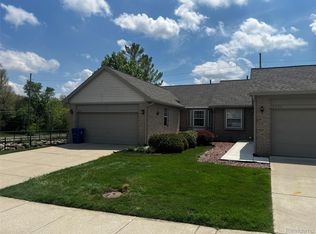 3025 Harbor Ct, Waterford, MI 48328