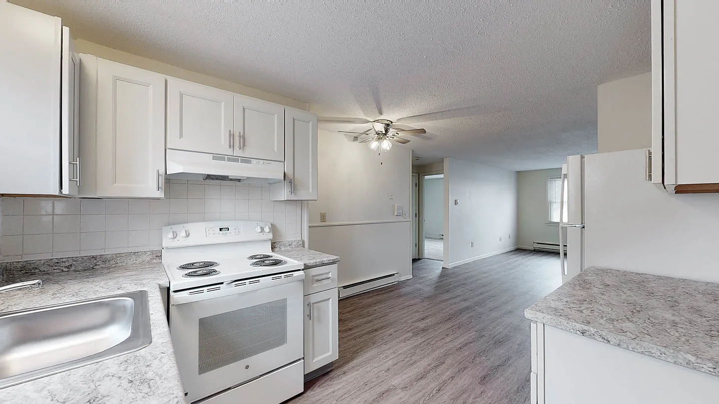 Crown Pointe Apartments — Photo 3