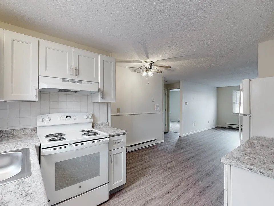 2 bed- designer luxury vinyl plank flooring with Modern Appliances!