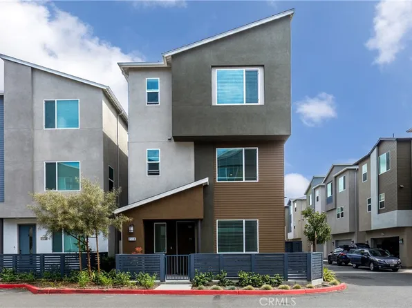 2118 Lacy Crossing Dr, Santa Ana, CA 92701