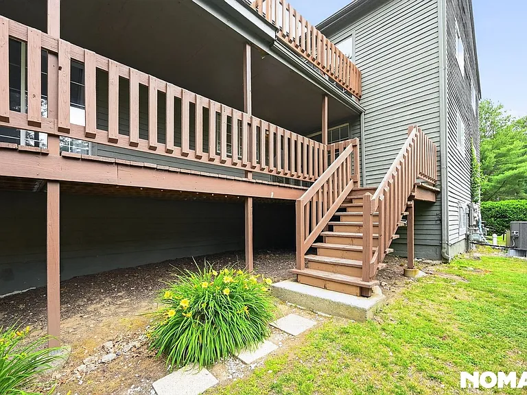 9 Voyagers Ln — Photo 2