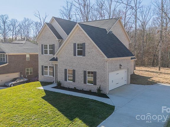 3rd image of 812 Hardin St