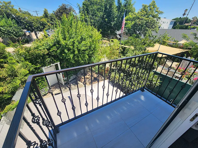 6827 Murietta Ave — Photo 17
