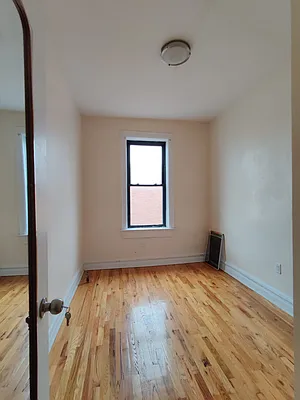 Rented by Signature Property Realty | media 26