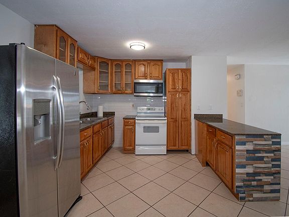 3rd image of 35 Crestwood