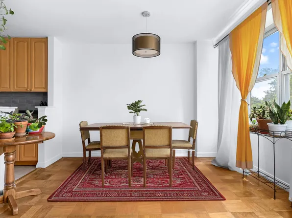 135 Ocean Parkway image 3 of 7