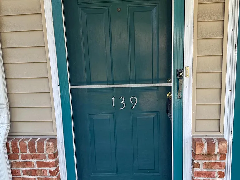139 Heather Ln — Photo 2