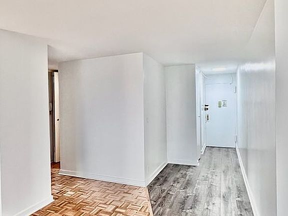 4th image of 185 Hall St #Penthouse 1706