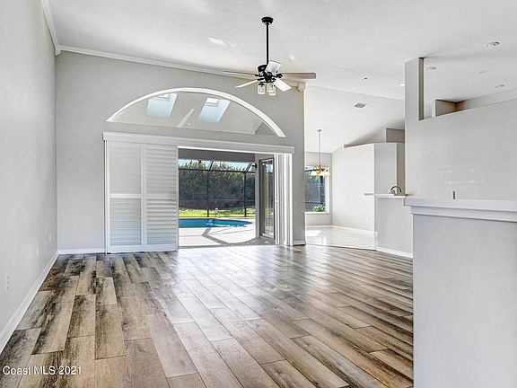 2nd image of 480 Lake Victoria Cir