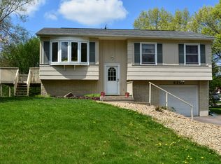 6201 Carleda Way, Inver Grove Heights, MN 55076