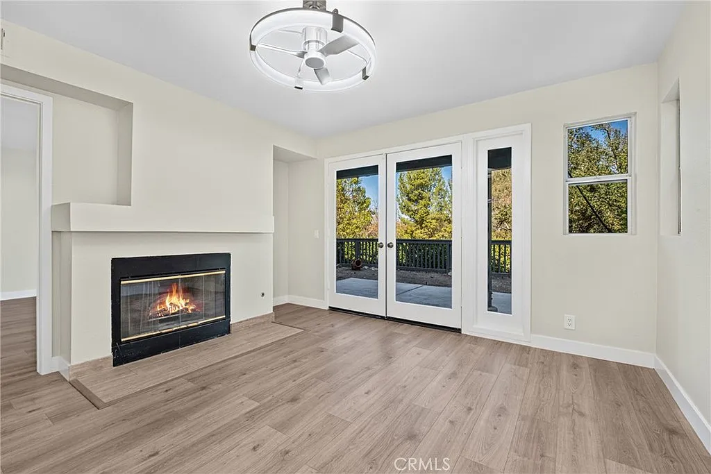 2 bed, 1024 sqft, $3,350 — Photo 3