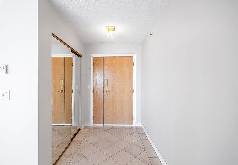 West Vancouver Apartment for rent - 2 Bedrooms — photo 2