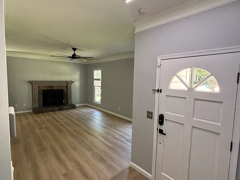 112 Landing Dr — Photo 2