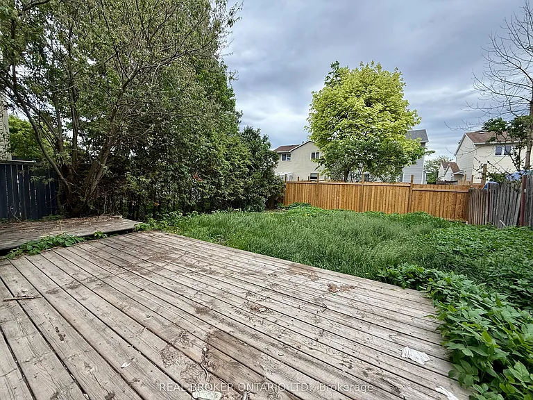 93 Melanie Cres — Photo 33