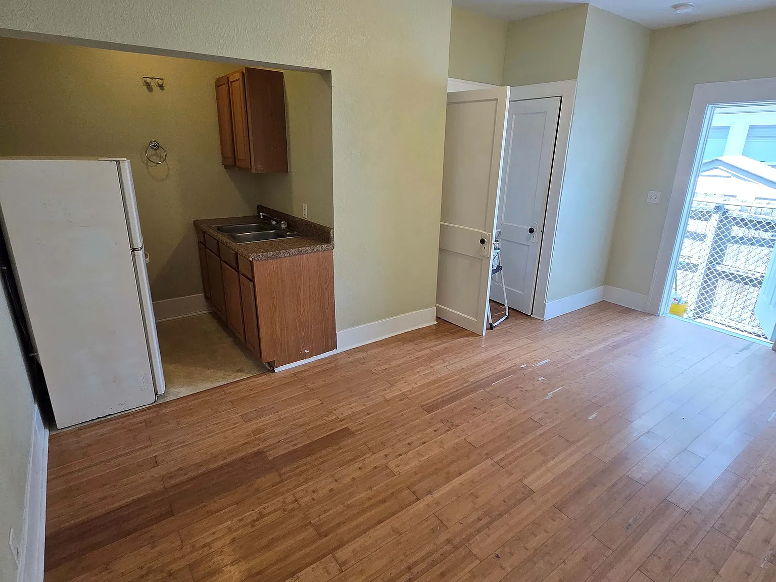 Studio, 300 sqft, $1,035 — Photo 2