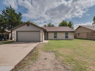 2906 Lake Park Dr, Grand Prairie, TX 75052
