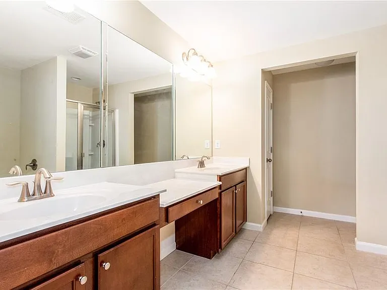 2105 Greencrest Cir — Photo 12