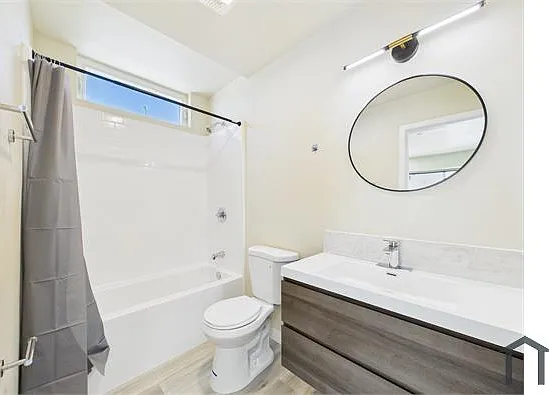 8457 Langdon Ave — Photo 24