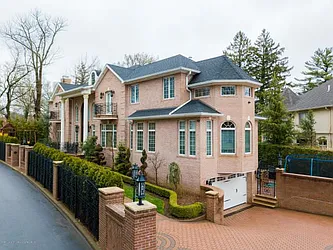 Sold by Robert DeFalco Realty