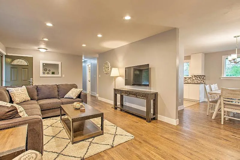 482 W Caley Ave — Photo 3