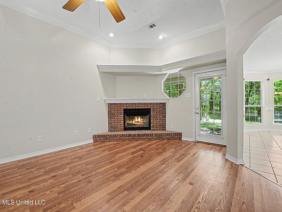 3rd image of 1516 Davis St