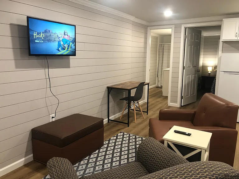 3 bed, 1.0 bath, 1000 sqft, $1,850 — Photo 39