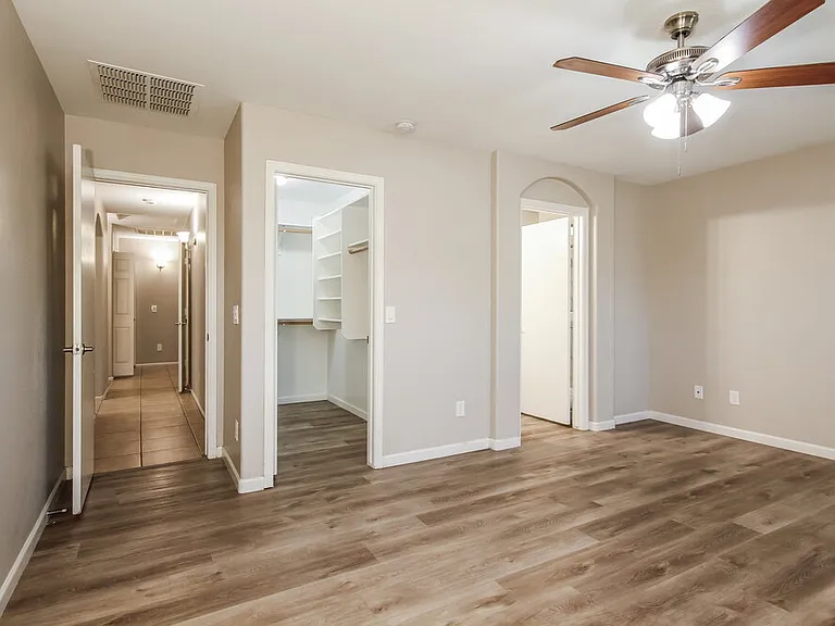 12508 W Windsor Blvd — Photo 8