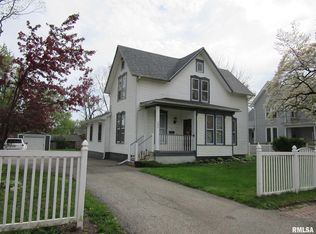 242 W Locust St, Canton, IL 61520