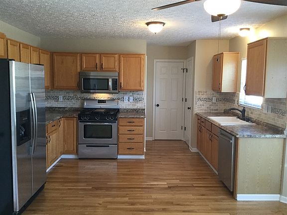 3rd image of 169 Brooksedge Dr