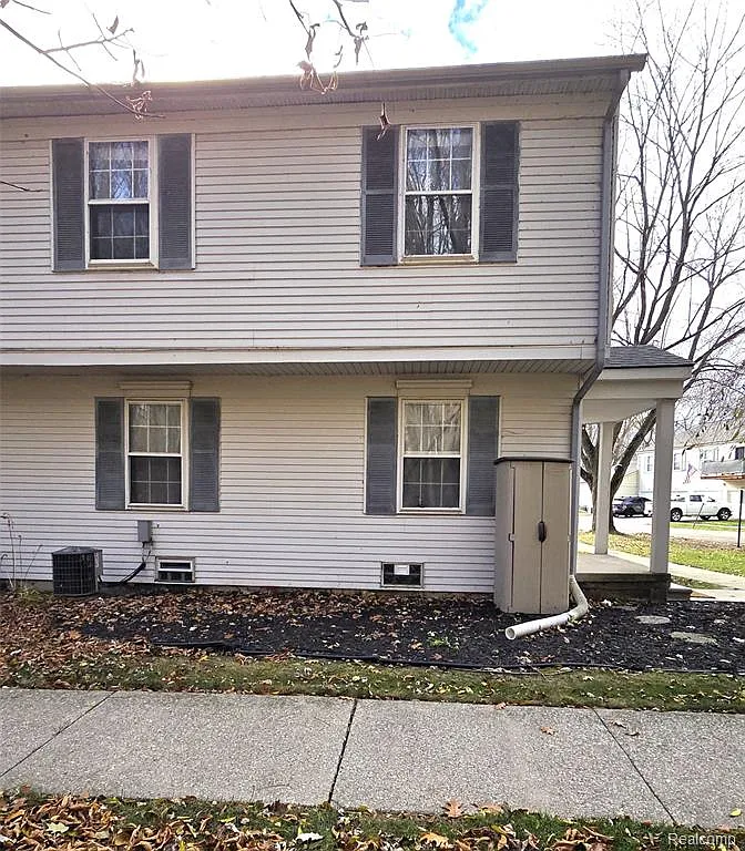 3 bed, 1.5 bath, 1068 sqft, $1,800 — Photo 1