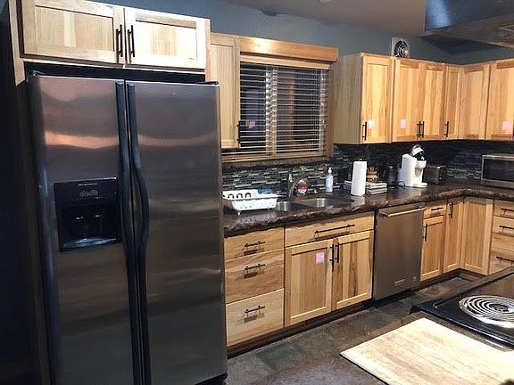 3rd image of 517 Burke Ave