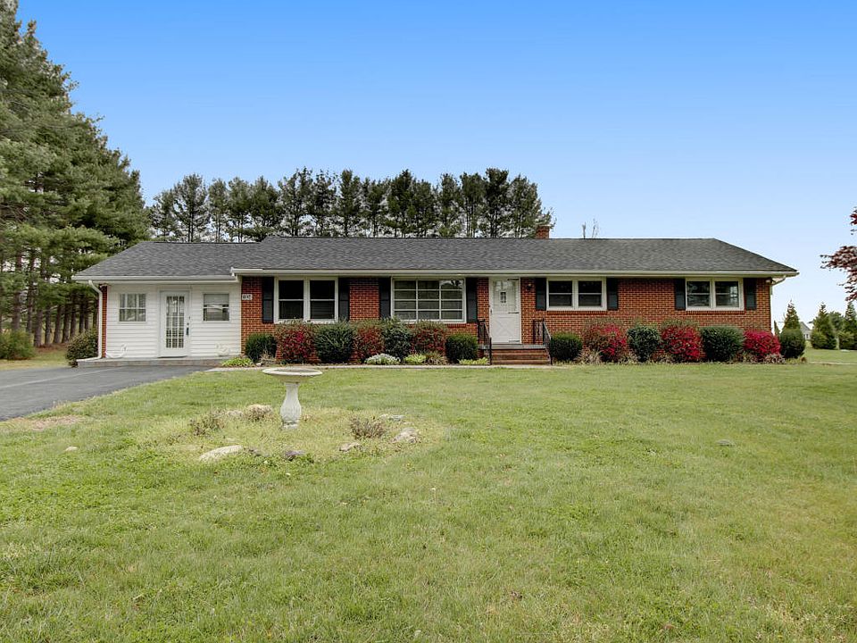 1st image of 1934 Pinewood Dr