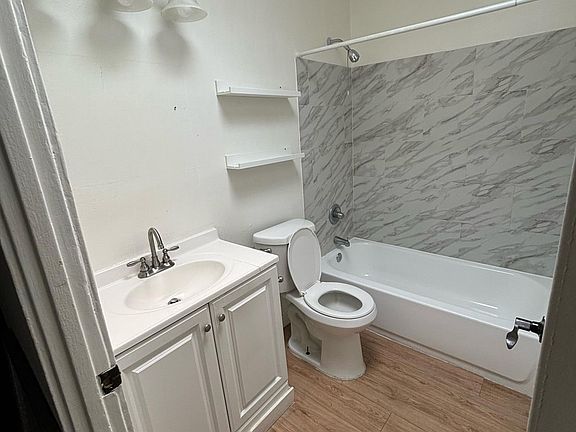 3rd image of 18646 Collins St APT 26