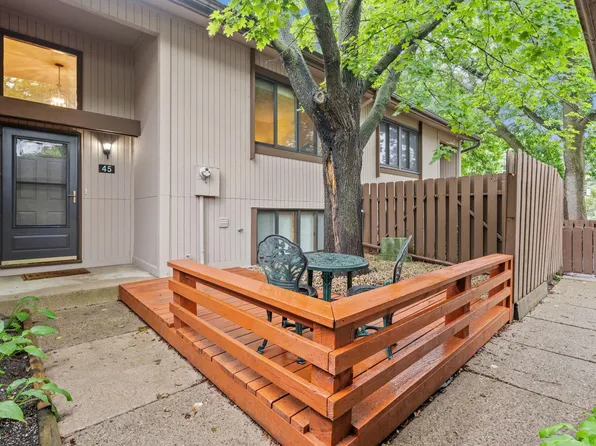 45 River Woods Ln, Burnsville, MN 55337