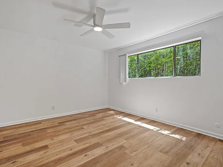 911 Havenhurst Drive (#840) — Photo 12