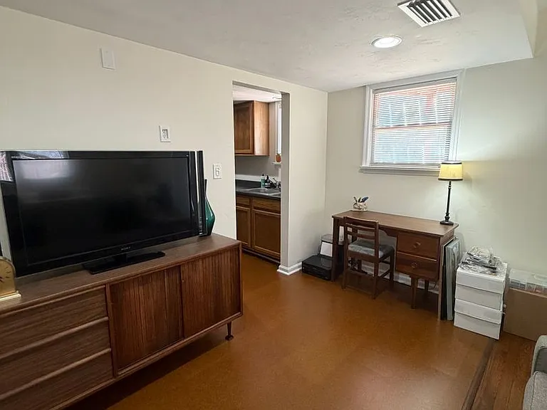 Large Studio Condo Downtown Walking Distance to the Florida State Capitol — Photo 40