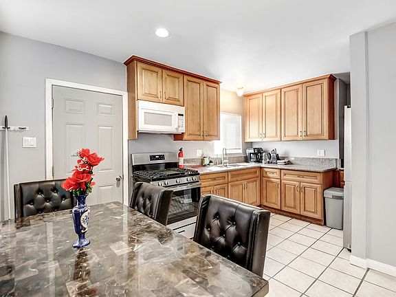 5th image of 1624 N Gordon Ct #1